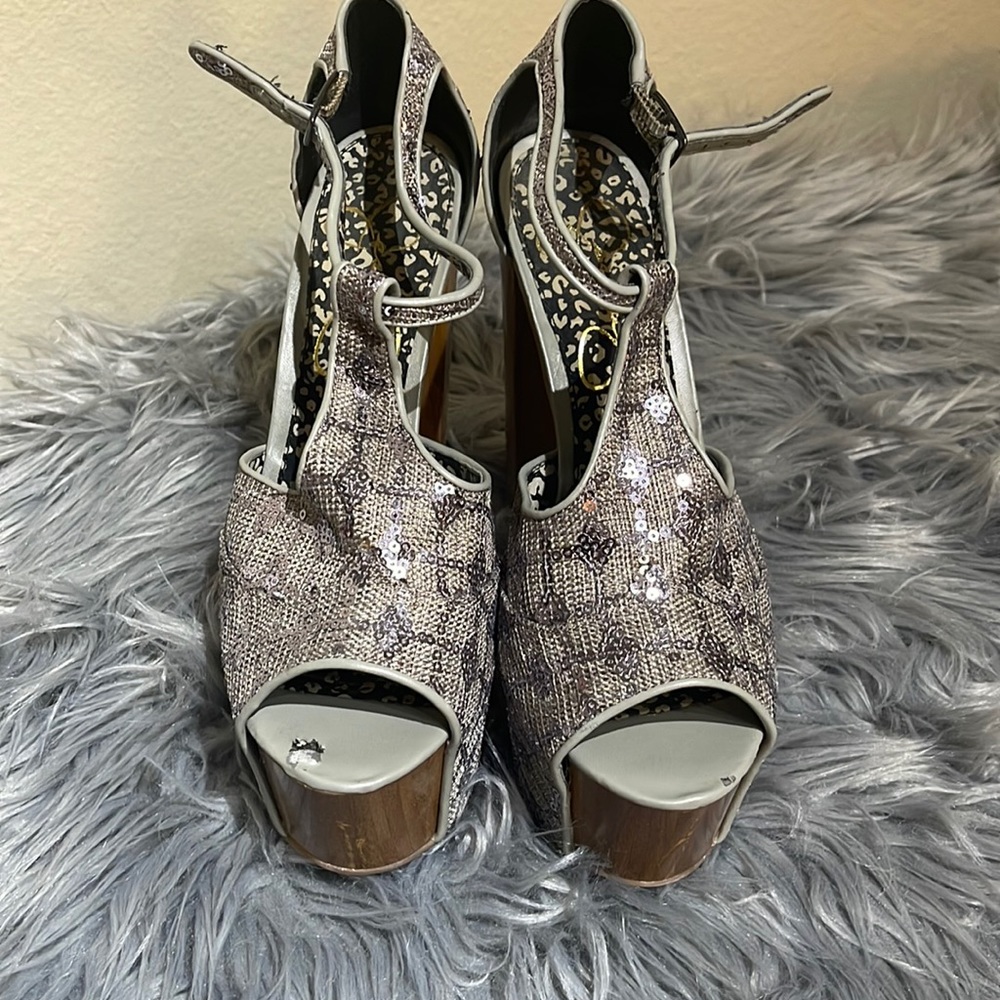 Stylish Snakeskin Platform Heels